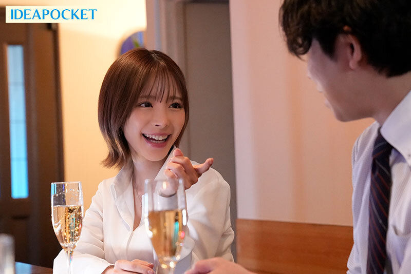 『巨乳』 僕が惚れてた社内のアイドル女子社員が、出張先ホテルの部屋飲み...