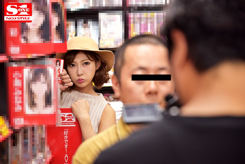 『巨乳』 AVショップで明日花キララの人気度チェック 一般ユーザー突撃...