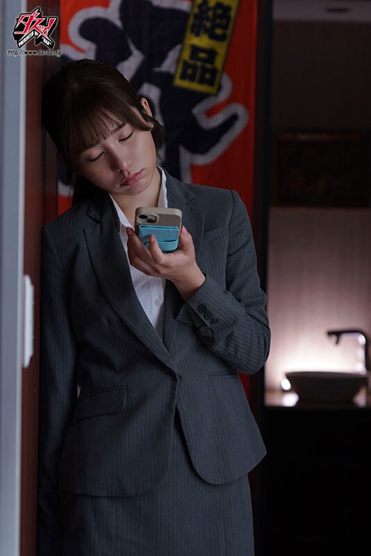 『巨乳』 出張先で集中豪雨 嫌いな上司の前でまさか酔い潰れ…突然の相部...