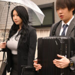 『巨乳』 面倒見が良く優しいKカップの女上司とまさかの相部屋 AM0:00 酔った先輩は童貞の僕でも押せばヤレそうです みなみ羽琉 【FANZA】