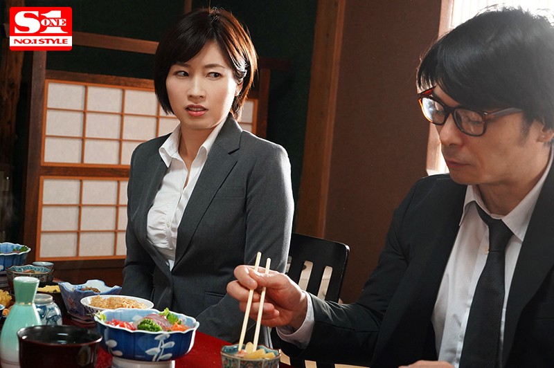 『巨乳』 使えない大嫌いな部下と出張先の温泉旅館でまさかの相部屋に…無...