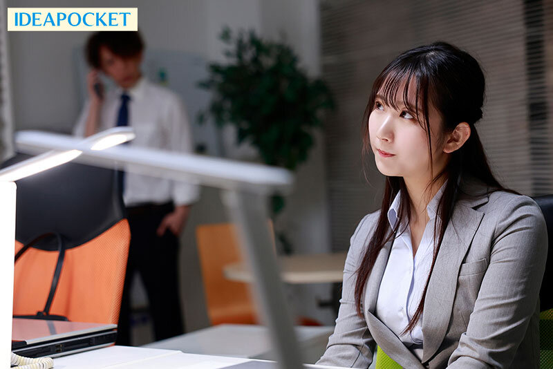 『巨乳』 僕の恋人が家で待ってるのに、 終電逃がし後輩女子社員の家に泊...