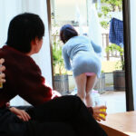 『巨乳』 「お前んちの母ちゃんエロすぎだろ！」無防備なモチモチ爆乳ボディで息子の友人を虜にする五十路母 よしい美希 【FANZA】