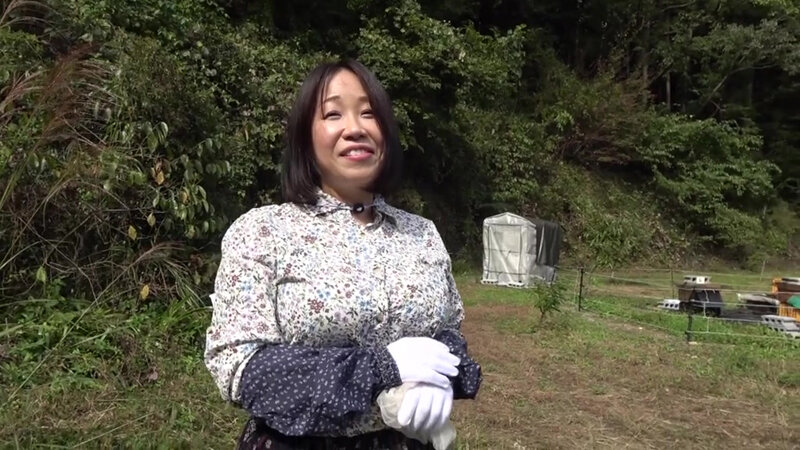 『巨乳』 埼玉・深谷で養蜂場を営むお母さん 桃乃美香 【FANZA】