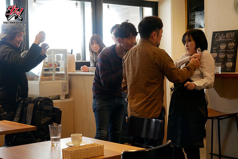 『巨乳』 後輩いびってレジ金ぱくる性悪巨乳女がウゼーから、今から雑巾く...