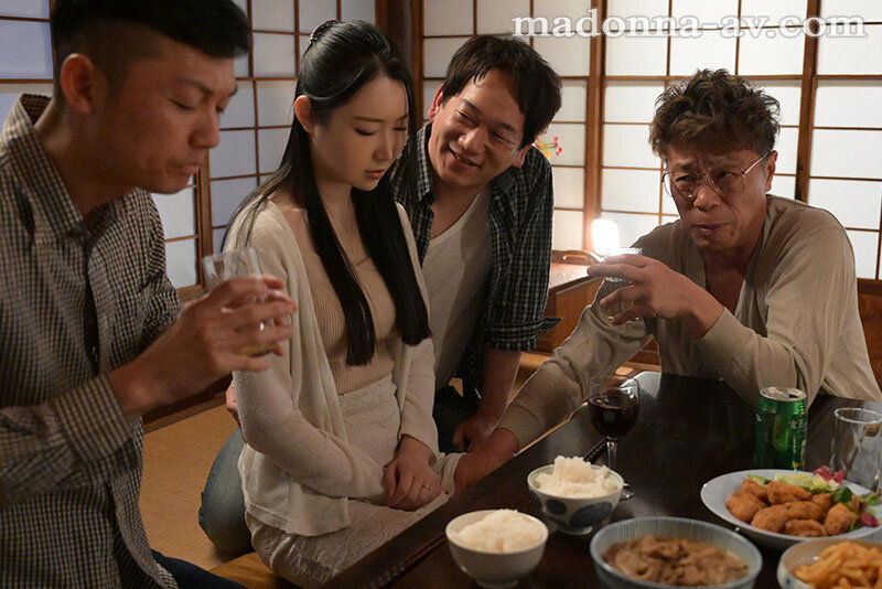 『巨乳』 「りおちゃん、大きくなったね…。」実家に帰るといつも二人の叔...