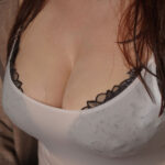 『巨乳』 妊活の為に禁欲して精子を溜めていたのに、 大雨でずぶ濡れになった義理の妹と2人きりになってムラムラが抑えきれずに…。 梓ヒカリ 【FANZA】