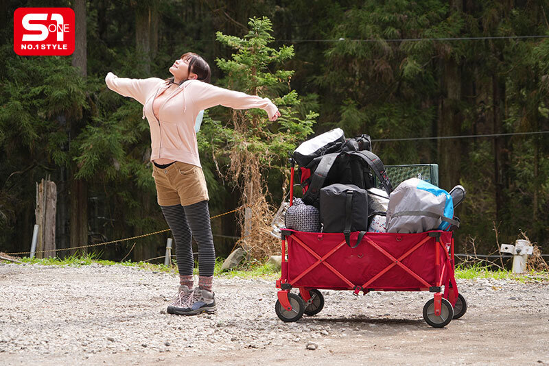 『巨乳』 誰も助けに来ない山奥深くのキャンプ場でひと際目立つKカップソ...
