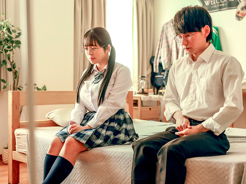 『巨乳』 どうしても夏休み中に童貞を捨てたくて幼なじみと初体験したらS...