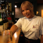 『巨乳』 日焼けアトが激シコなぴちぴちこんがりG乳 巨乳すぎる看板娘 最後の平成ギャル 愛那あい（25） 実家のお店を話題にしたくてやっちゃえ精神でAVデビュー 【FANZA】