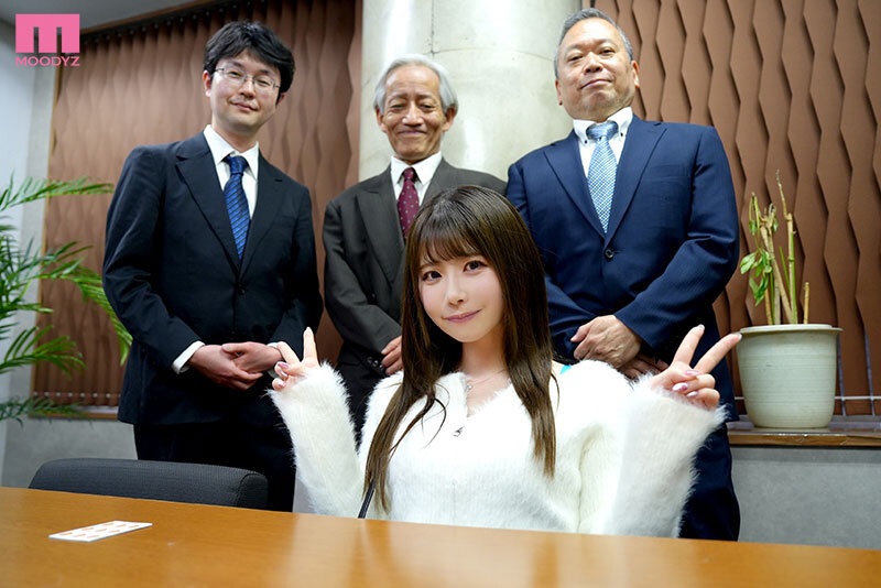 『巨乳』 応募総数167社の中から選ばれたラッキーな会社に葵いぶきが1...