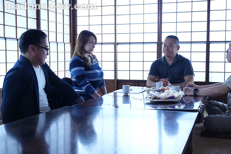 『巨乳』 町内会の乳オナホにされた人妻 ～熟乳を躾ける中年オヤジの輪●...