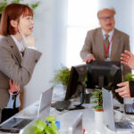 『巨乳』 朝起きたら部屋に下着姿の同期女子社員！いつも生意気で悪態ばかりついてくるのに、甘えてきたので… 小栗操 【FANZA】