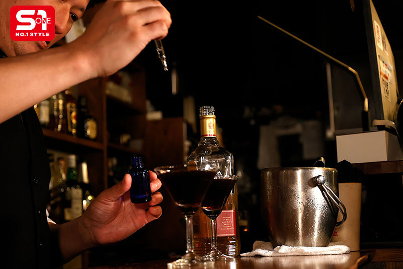 『巨乳』 谷間モリモリ合コン女子が眠剤を盛られ、パンパンお乳ボディを一...