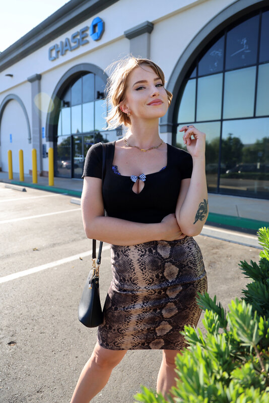 『巨乳』 超グラマラスボティの人妻がスーパーで逆ナン！？自宅に誘われ大...