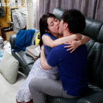 『巨乳』 昔俺の事が好きだった地味な幼馴染が、色気漂う巨乳人妻に進化していたので、性欲が尽き果てるまで生ハメしまくった…。 羽月乃蒼 【FANZA】