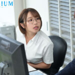 『巨乳』 朝起きたらいつもツンツンしてる会社の地味巨乳女子が下着姿で甘えてきて…相性バツグンのチ○ポにドハマりして中出ししまくった僕ら。 宍戸里帆 【FANZA】