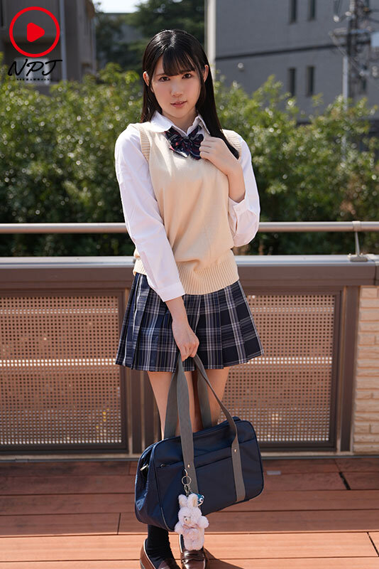 『巨乳』 平日の学校帰りに暇そうにしているJ●に声かけ 家に連れて帰っ...