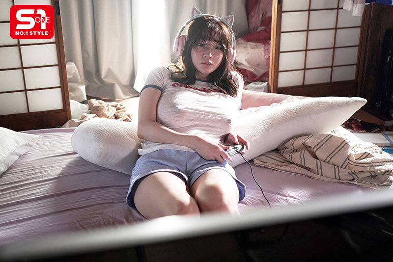 『巨乳』 10年ぶりに帰省した実家に引きこもるアラサーニート姉がだらし...