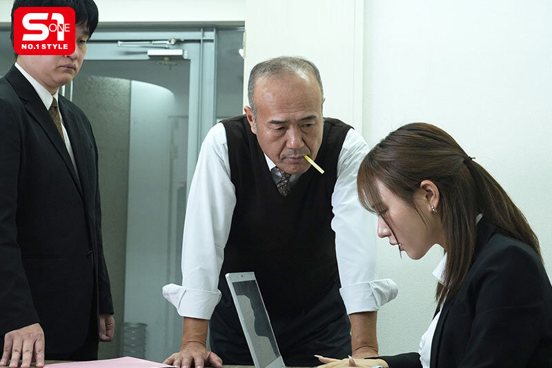 『巨乳』 出張先ホテルで令和のゆるムチ生意気新卒と相部屋に…媚薬と昭和...