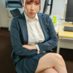 『巨乳』 高級デリヘル呼んだら会社の女上司とまさかの遭遇！弱みを握ったので本番禁止のルールを破ってゴム無しSEXし放題！下唇を噛みしめ涙目で俺の濃厚ザーメンを膣受けする姿にガチ興奮！ 夕季ちとせ 【FANZA】