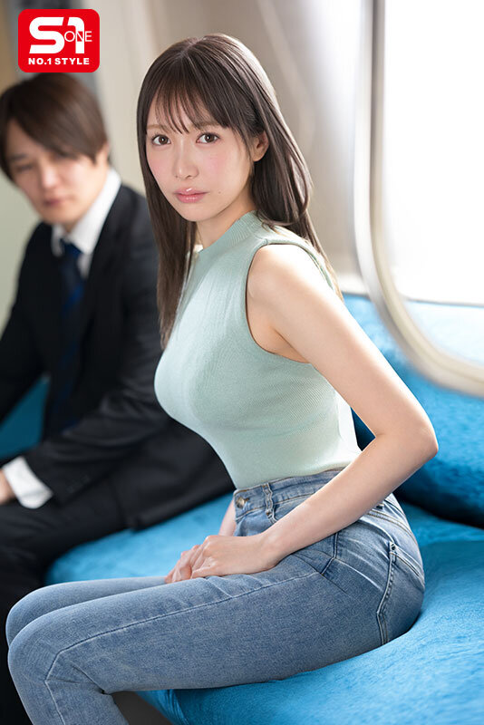 『巨乳』 【午前4:40発】新人お天気キャスターと始発電車で遭遇！我慢...