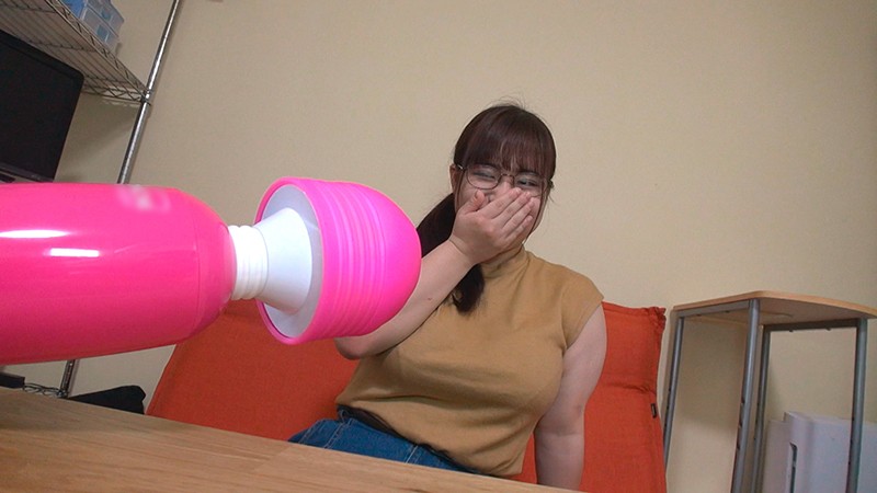 「ぽっちゃり」 爆乳が弾けそうなスーパー店員さん はにかむ笑顔とだらし...