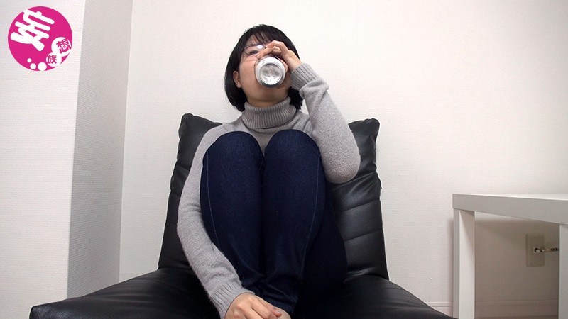 「ぽっちゃり」 一見真面目な黒髪女子大生ですが実はチ●ポとザーメンが大...