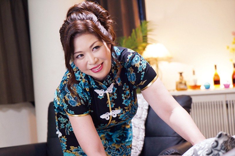 「ぽっちゃり」 会員制 癒し系 美熟女 パブ 巨乳ママ 加山なつこ 『...