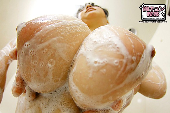 「ぽっちゃり」 105cmIカップ乳饅頭 あんな 『FANZA』