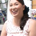 「ぽっちゃり」 内職の面接に来たおばさんが家計に困っているので、もっと単価のいい仕事を紹介しますよとアダルトグッズの検品作業をさせて一人にしてみたら…勝手に乱用する人が絶えなくて、悩みを聞くと欲求不満らしく…そのモヤモヤを中出しセックスで解消してあげた！05 『FANZA』