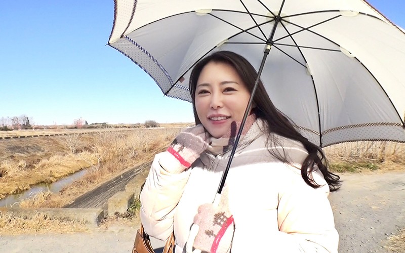 「ぽっちゃり」 素人わけあり熟女生中出し みのり45歳 河原のエロ本の...