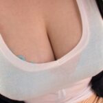 「ぽっちゃり」 新人 白い肌にふくよかなJカップ はるか 『FANZA』