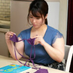 「ぽっちゃり」 近親相姦 ビキニママ 夏本番！でもやっぱり海には行けなくて 大原理央 『FANZA』