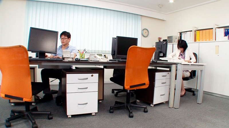 「ぽっちゃり」 腿こきマダム 4 『FANZA』