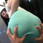 「ぽっちゃり」 ムチムチタイトスカートバス 4 万年発情期なのはパッツン生地でデカ尻が強調されるから！？ 人目を気にせず挑発してくる肉感美人OL 『FANZA』