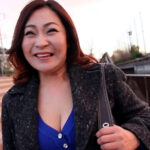 「ぽっちゃり」 自慢の胸の谷間を強調するムッチリボディの熟女さんが年相応の相手とSEXしたくてAV出演！いい歳して恥ずかしいくらいのイキっぷり！ 『FANZA』