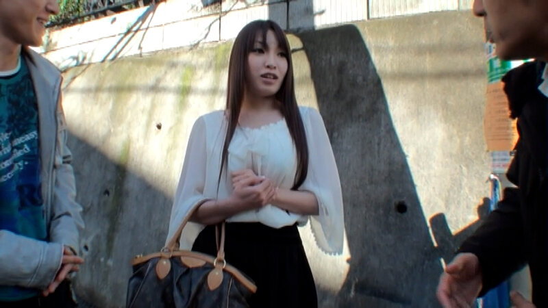 「ぽっちゃり」 帰宅途中のスレンダー巨乳奥様を読者モデルにとナンパして...