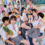 「ぽっちゃり」 「超新鮮！もぎたて女子○生はいかが？」学園祭の模擬店で女子○生と相席出来るフルーツパーラーがオープン！たわわに実ったピチピチ女子○生がお客の膝の上に乗ってくれる相席システム！制服のあちこちにジッパーが付けられ自由に開け閉めOK！手を入れたり…触ったり… 『FANZA』