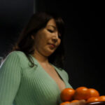 「ぽっちゃり」 見た目は清楚な雰囲気のお隣の奥さん。カラダはムチムチのミニスカ巨乳の痴女奥さんにザーメンを搾り取られた変態痴女SEX！ 『FANZA』