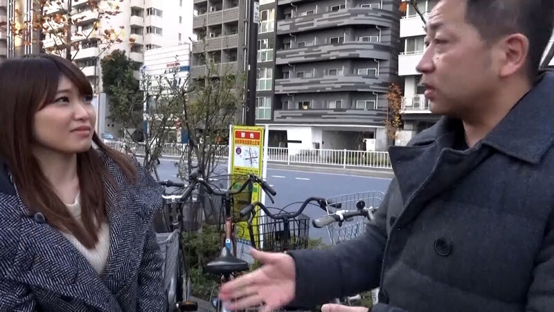 「ぽっちゃり」 街行く若妻さんをアンケート調査とナンパして部屋に誘うと...