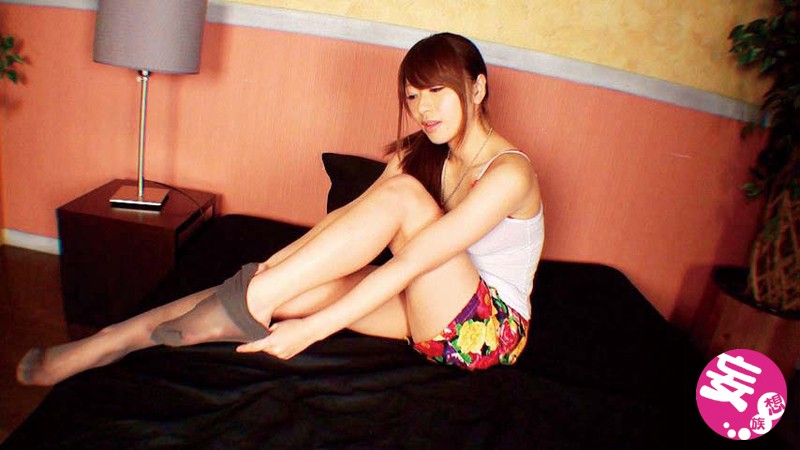 「ぽっちゃり」 美脚JKはパンストが大好き！女子校生のムチムチした黒パ...