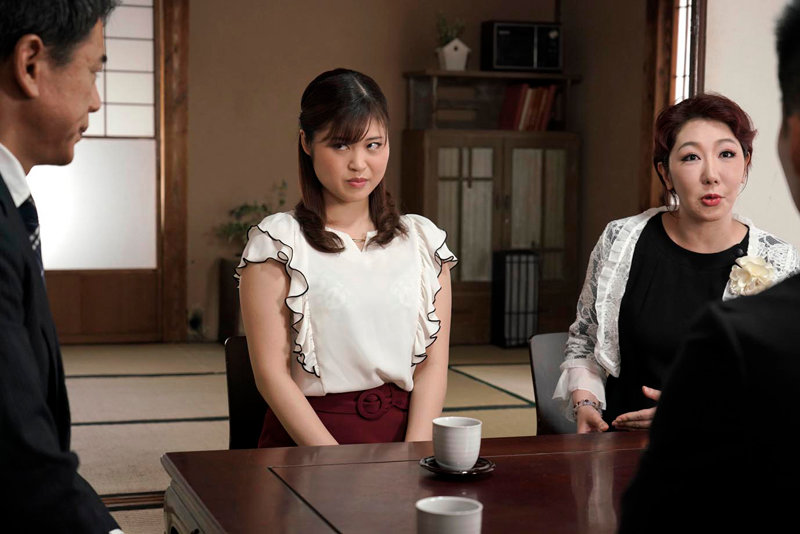 〈アナル〉 お見合い中、仲人にアナルをほじられ肛門イキさせられる巨尻女...