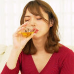 〈アナル〉 馬用興奮剤を飲まされてカウパー垂れ流すニューハーフ 香椎つむぎ 〈尻フェチ〉