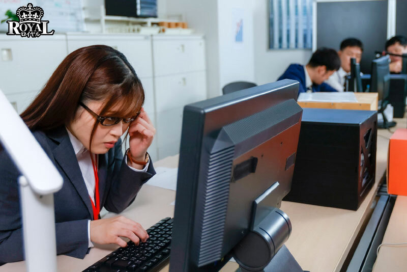 〈アナル〉 頼まれたら断れない地味巨乳はアナルを穿られ、快楽堕ちケツ穴...