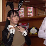 〈アナル〉 羞恥！高時給に騙されたッ！ファミレスで恥ずかしすぎる逆バニーで働かされている私…。～まなつ編～ 岬野まなつ 〈尻フェチ〉