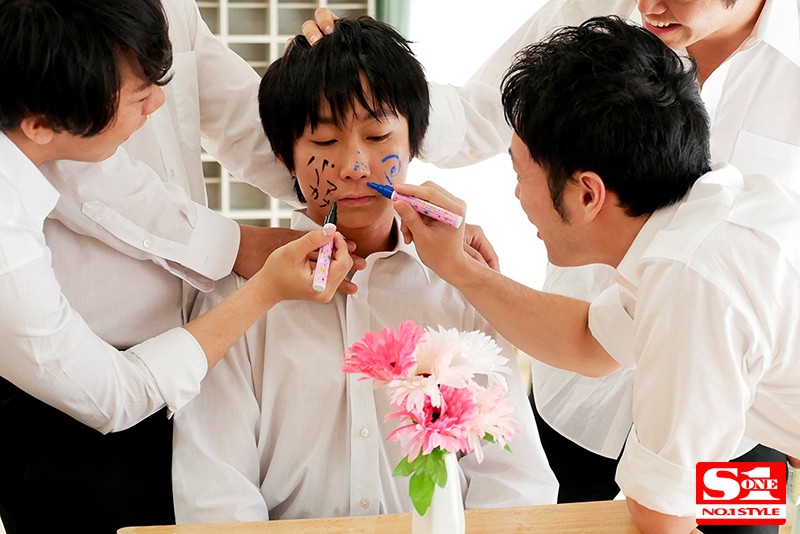 〈アナル〉 僕をいじめから助けてくれた先生が不良達に犯●れてる姿を見て...