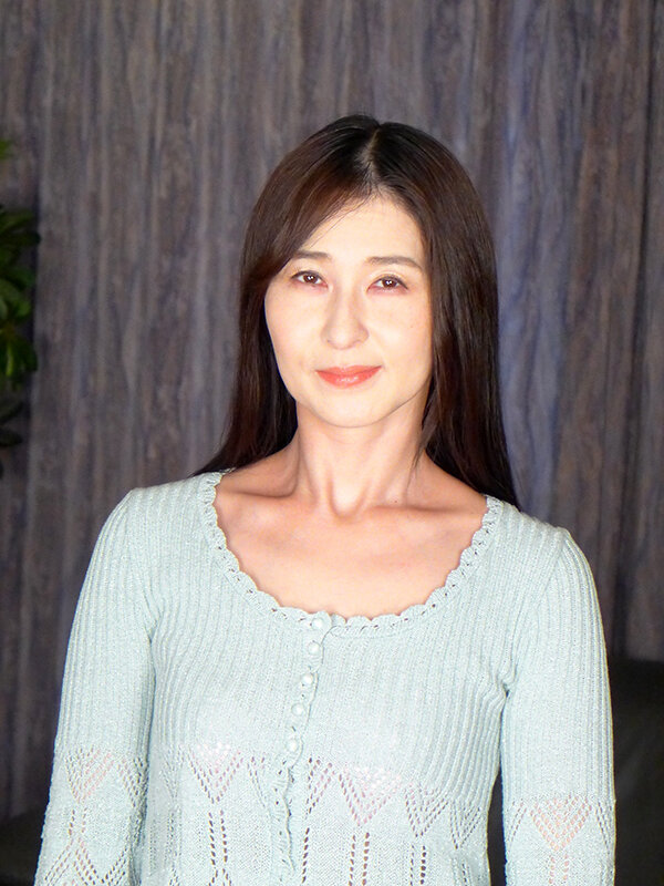 〈アナル〉 熟妻 娘婿の父親は酔って寝ている奥さんのスカートをめくって...