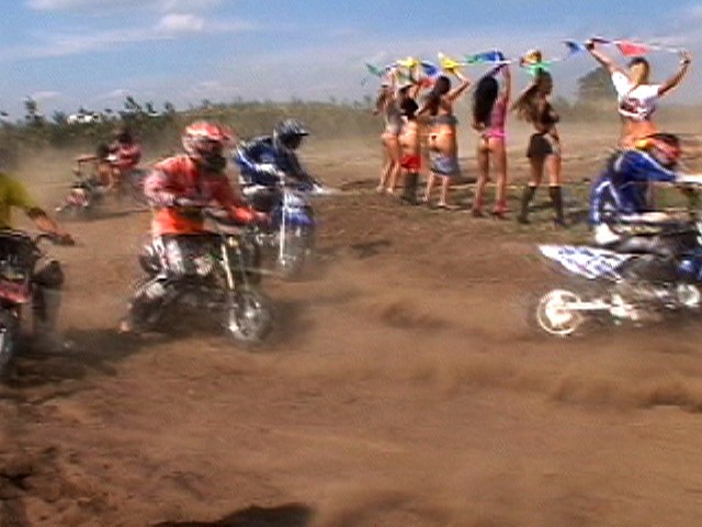 〈アナル〉 サーキットの穴！ 優勝賞品はレースクイーンと乱交！ 〈尻フ...