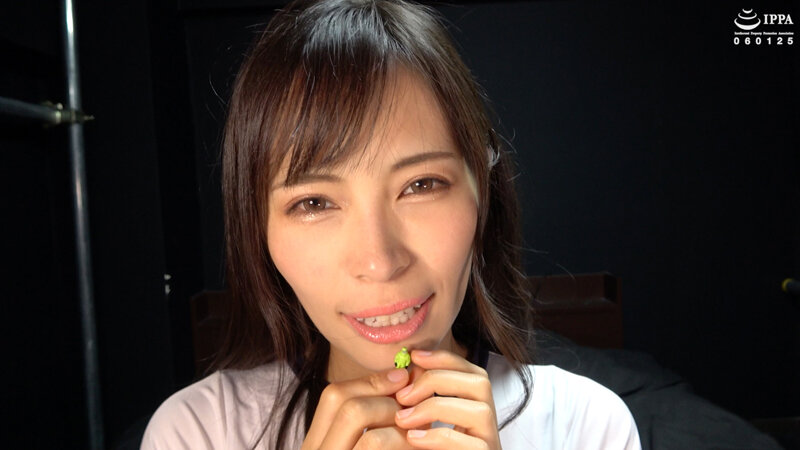 〈アナル〉 憧れのお姉様の口内歯をバッチリ観察しました！ヌードグラビア...